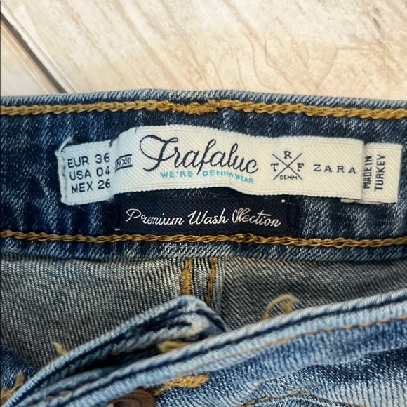 Vintage ZARA Denim Blue Women's Distressed Shorts size 4 - Picture 8 of 11